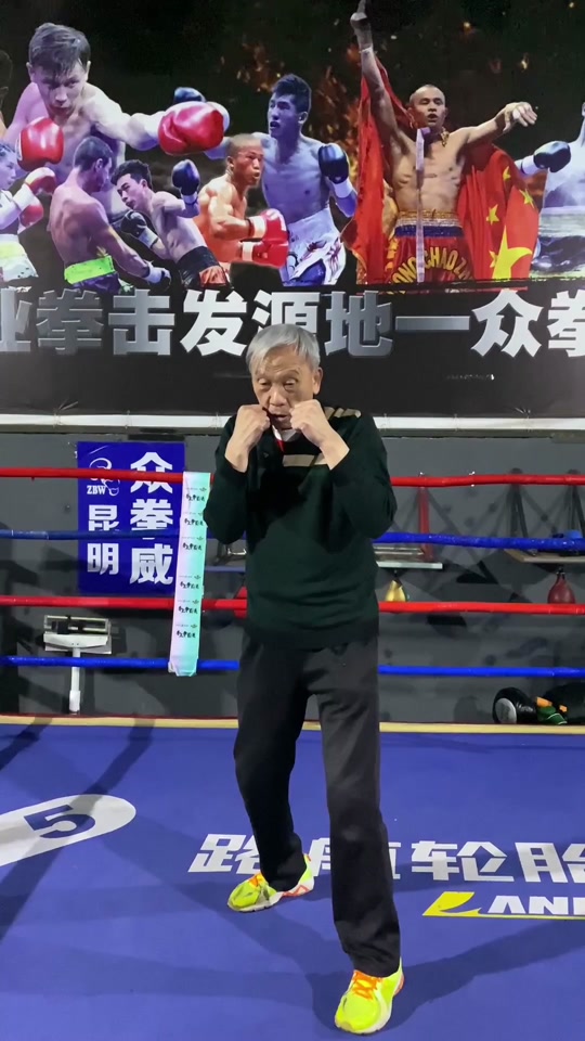 关于拳击队主教练发声,誓言带队登顶的信息 关于拳击队主教练发声,誓言带队登顶的信息