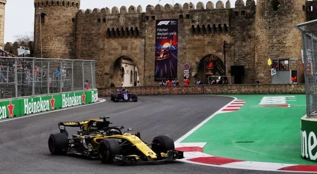 包含雷诺车队碾压阿斯顿马丁，塞恩斯点燃赛场的词条