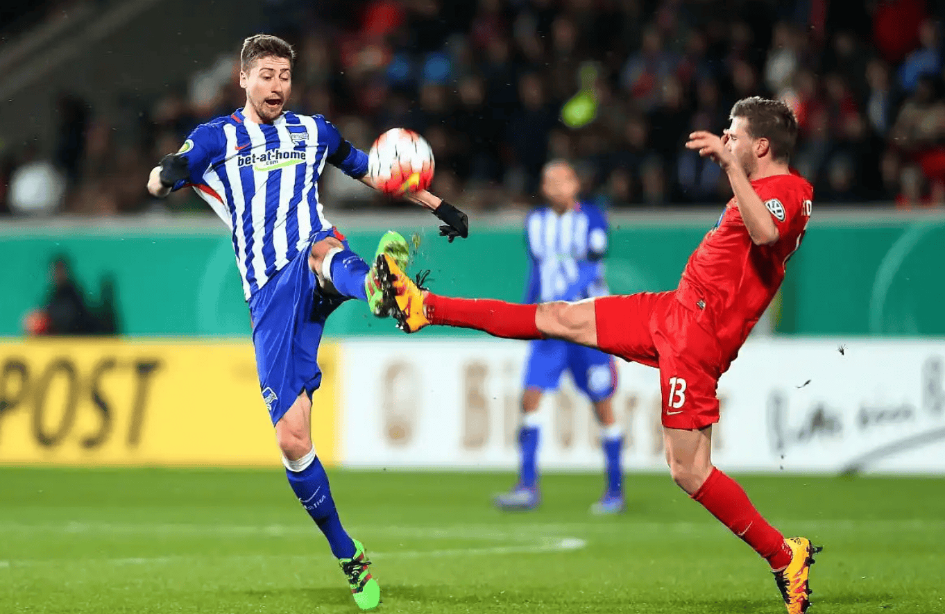 爱游戏入口-柏林赫塔主场不敌对手，遗憾失利