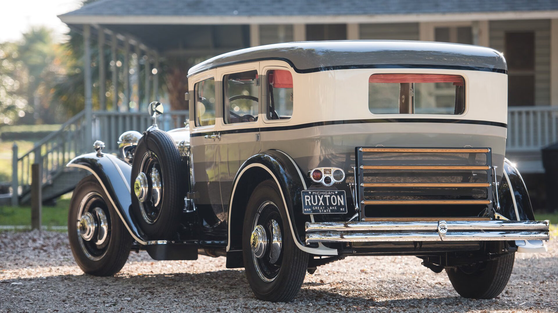 东瀛风暴席卷德国战车，桃田贤斗点燃羽球赛场，诠释王者归来