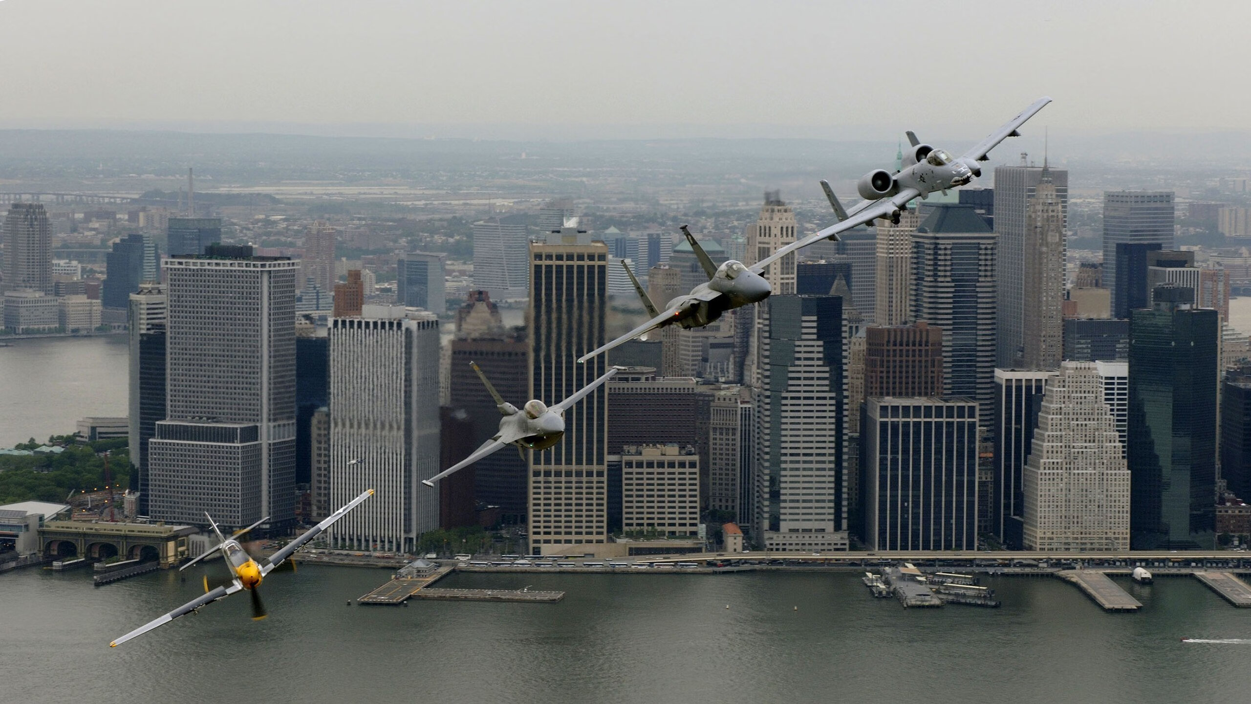 赛场奇迹,索伯险胜红牛,勒克莱尔一肩扛起全队荣耀
