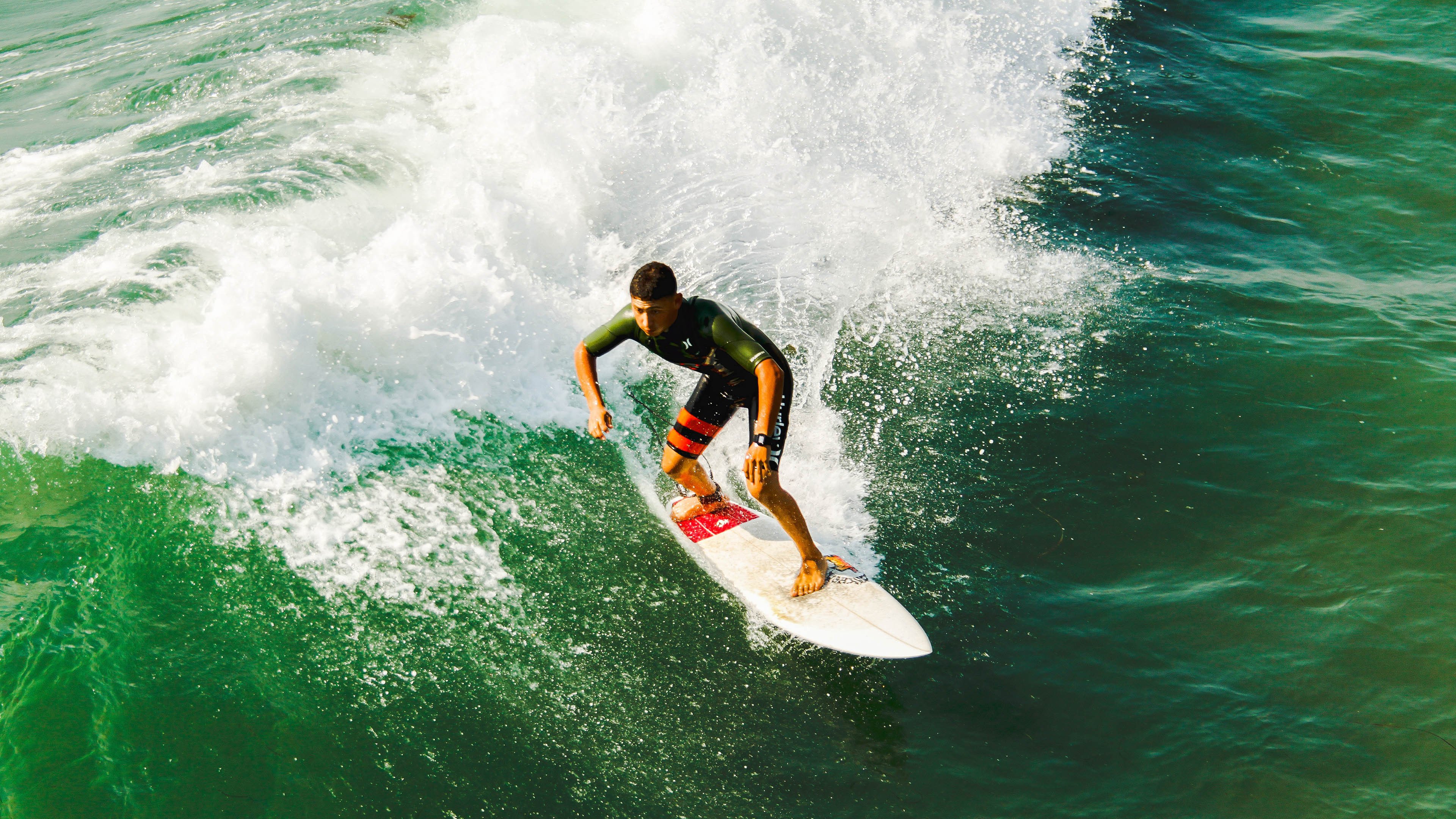 爱游戏tv-破界之战，欧冠夜光塔图姆，双域王者的节奏交响